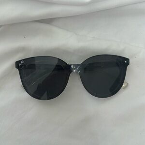 SOLD- do not buy Privé Revaux sunglasses